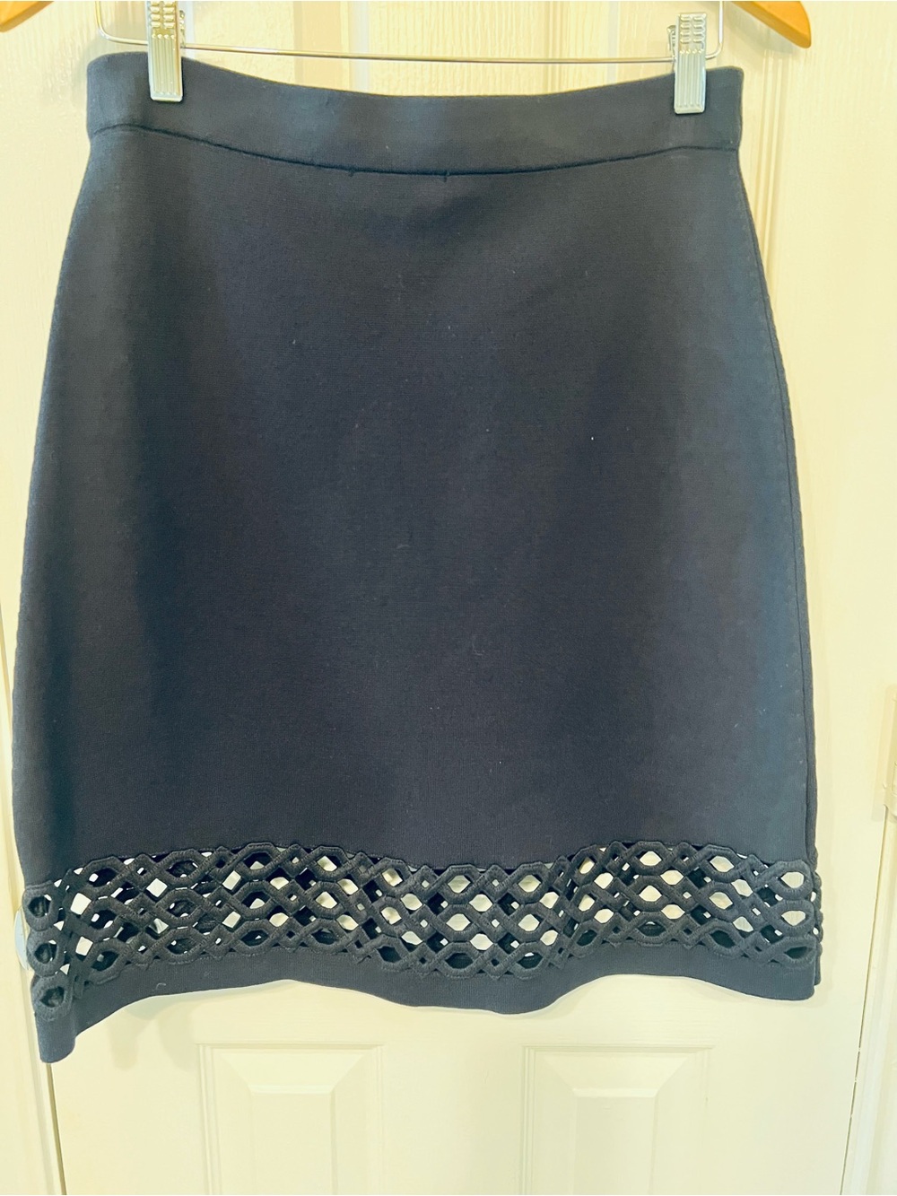 Ann Taylor Women’s Navy Blue Pull On A-Line Skirt with Lattice Hem, Size Small